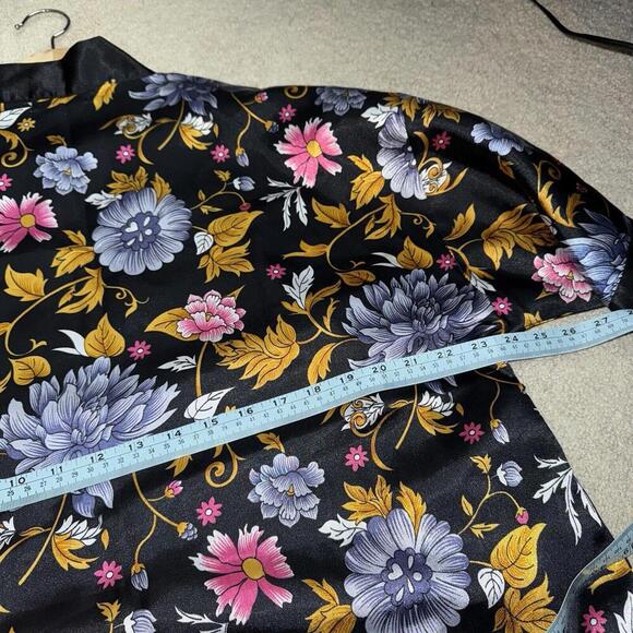 Karen Stuart Women’s Floral Satin Kimono Robe Medium Black Purple Yellow Flowers - Picture 8 of 9